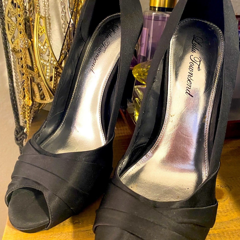Size 9 Lulu Townsend Black Satin heels